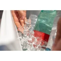 Coleman 100QT Xtreme Marine Cooler -Buiten Kamperen COOLER20XTREME20MARINE20100QT20WHEELED20200003740220Lifestyle202 550x550w