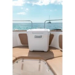 Coleman 28QT Xtreme Marine Cooler 33 Coleman 28QT Xtreme Marine Cooler -Buiten Kamperen COOLER20XTREME20MARINE2028QT20PERSONAL20200003739820Lifestyle203 550x550h