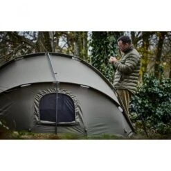 Trakker SLX 100 Bivvy -Buiten Kamperen trakker slx v3 17 man bivvy team outdoors 550x550 1